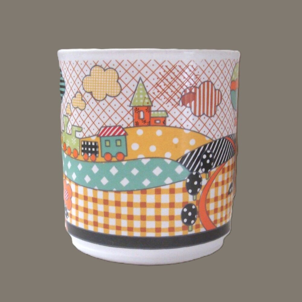 Cheery Patchwork Pattern Country Landscape Mug - Picture 2 of 10